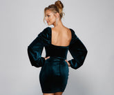 Premières impressions - Mini-robe en velours à découpes